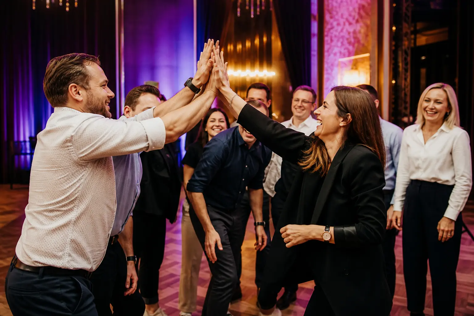 Team building — zespół podczas wspólnego wyzwania